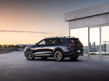 2026 Audi Q9, чёрный, 15940000 рублей, вид 4