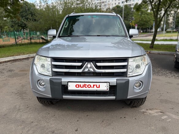 2011 Mitsubishi Pajero IV, серебристый - вид 2