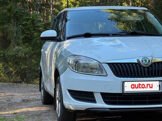 2011 Skoda Fabia II Рестайлинг, белый, 450000 рублей, вид 2