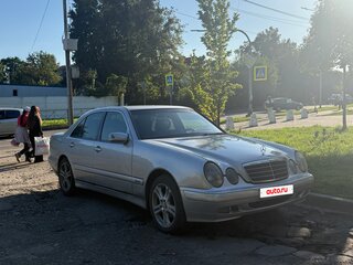 2000 Mercedes-Benz E-Класс 200 II (W210, S210) Рестайлинг, серебристый, 550000 рублей, вид 2
