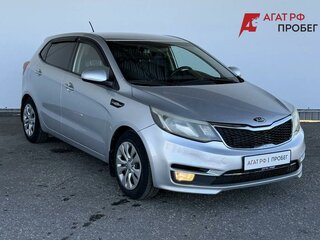 2016 Kia Rio III Рестайлинг, серебристый, 997000 рублей, вид 3