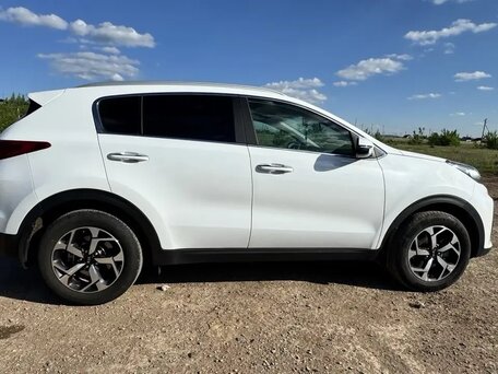 2021 Kia Sportage IV Рестайлинг, белый, 2769000 рублей, вид 4