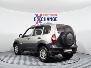 2011 Chevrolet Niva I Рестайлинг, серебристый, 348000 рублей, вид 3