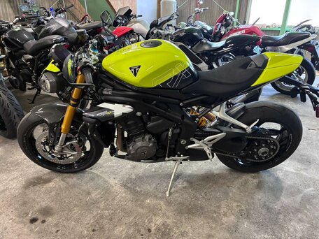 2026 Triumph Speed Triple, жёлтый, 1899000 рублей, вид 1