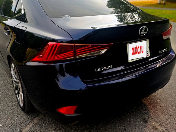 2017 Lexus IS 300 III Рестайлинг, синий, 2750000 рублей - вид 12