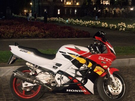 1996 Honda CBR 600F, красный, 320000 рублей, вид 1
