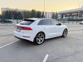 2021 Audi Q8 55 TFSI I (4M), белый, 8500000 рублей, вид 3
