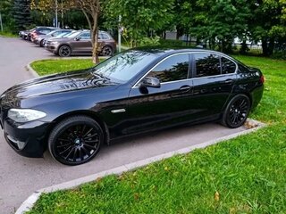2013 BMW 5 серии 520i VI (F10/F11/F07), чёрный, 1650000 рублей, вид 3
