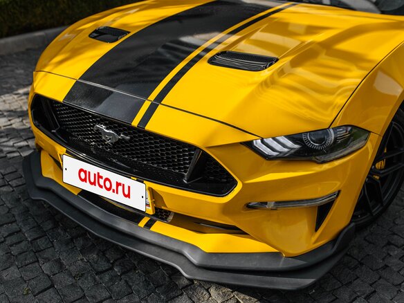2020 Ford Mustang VI Рестайлинг, жёлтый, 3600000 рублей - вид 17