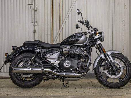 2026 Royal Enfield Super Meteor, чёрный, 764000 рублей, вид 3