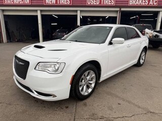 2023 Chrysler 300C II Рестайлинг, белый, 8465000 рублей, вид 1