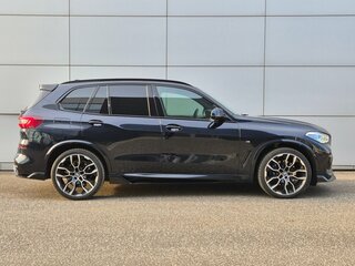 2020 BMW X5 40i IV (G05/G18), чёрный, 8130000 рублей, вид 4