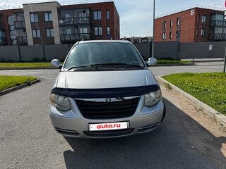 2005 Chrysler Town & Country IV Рестайлинг, серебристый, 600000 рублей, вид 3