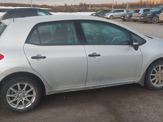 2012 Toyota Auris I Рестайлинг, серебристый, 1100000 рублей, вид 3