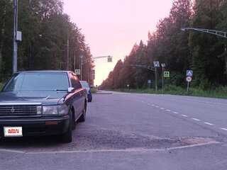 1989 Toyota Crown VIII (S130), синий, 450000 рублей, вид 2