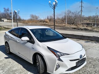 2016 Toyota Prius IV (XW50), белый, 1350000 рублей, вид 1