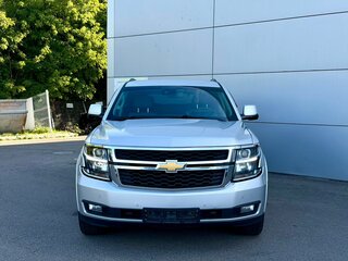 2016 Chevrolet Tahoe IV, серебристый, 3120000 рублей, вид 2