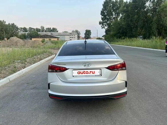 2021 Hyundai Solaris II Рестайлинг, серебристый, 1437000 рублей - вид 8