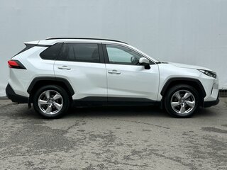 2021 Toyota RAV4 V (XA50), белый, 3200000 рублей, вид 4