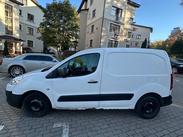 2009 Peugeot Partner II, белый, 450000 рублей - вид 4
