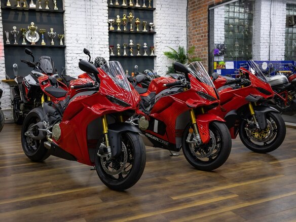 2026 Ducati Panigale V4, красный, 3790000 рублей - вид 9
