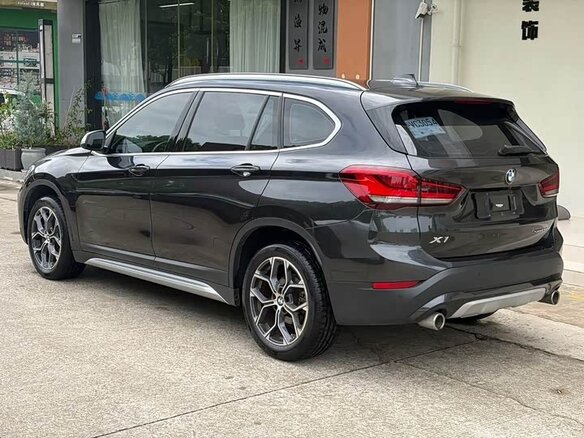 2022 BMW X1 18i sDrive II (F48) Рестайлинг, чёрный, 1750000 рублей - вид 4