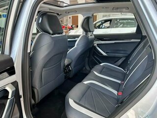 2026 Geely Atlas II, серебристый, 4119990 рублей, вид 4