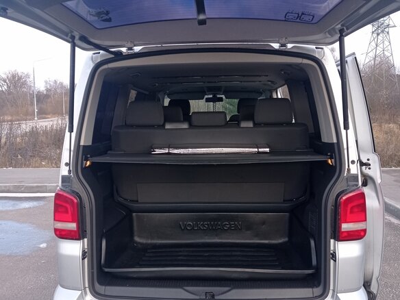 2013 Volkswagen Multivan T5 Рестайлинг, серебристый, 2575000 рублей - вид 23
