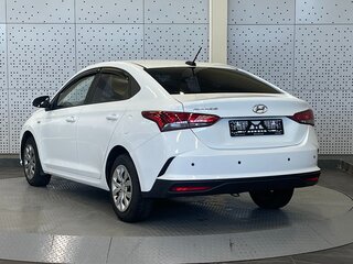 2020 Hyundai Solaris II Рестайлинг, белый, 760000 рублей, вид 4