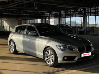 2017 BMW 1 серии 118i II (F20/F21) Рестайлинг 2, серебристый, 1760000 рублей, вид 3