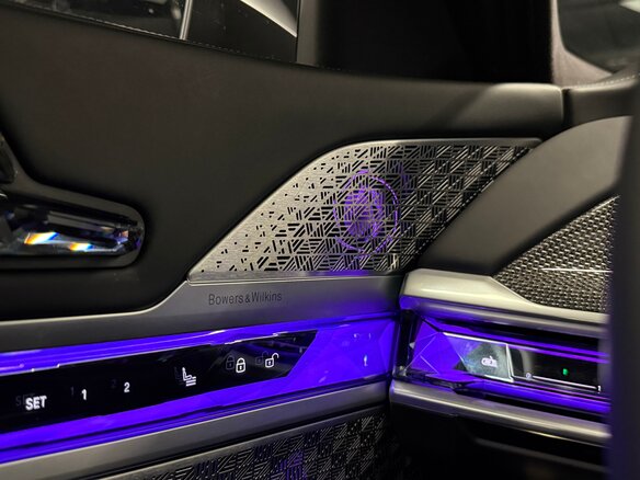 2022 BMW 7 серии 740i VII (G70), чёрный, 9570000 рублей - вид 22