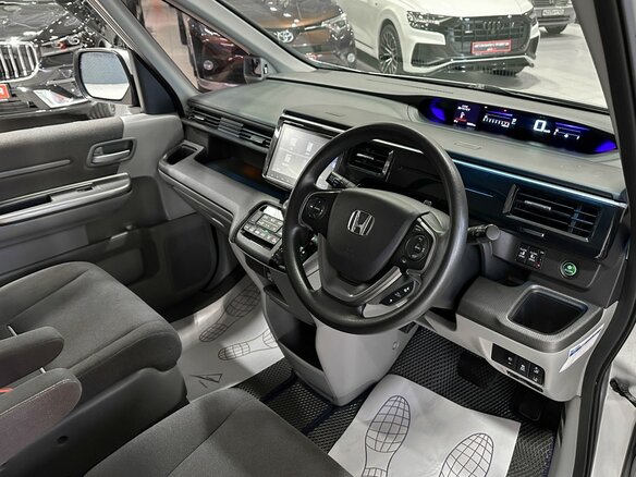 2017 Honda Stepwgn V, серый, 1720000 рублей - вид 18