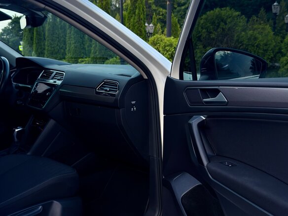 2022 Volkswagen Tiguan Allspace II Рестайлинг, белый - вид 27