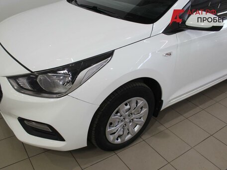 2017 Hyundai Solaris II, белый, 1000000 рублей, вид 3