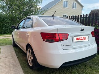 2010 Kia Cerato 5-speed II, белый, 800000 рублей, вид 2