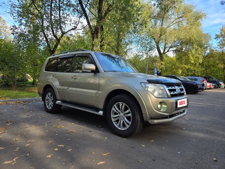 2012 Mitsubishi Pajero IV Рестайлинг 1, бежевый, 2000000 рублей, вид 2