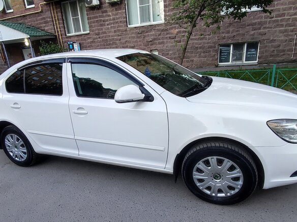 2012 Skoda Octavia II (A5) Рестайлинг, белый, 980000 рублей - вид 3