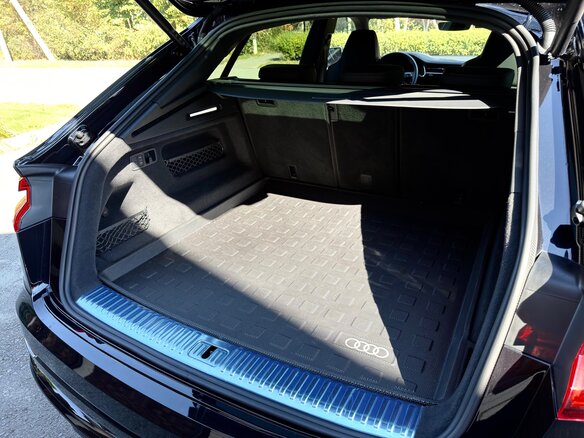 2021 Audi Q8 55 TFSI I (4M), чёрный, 8499000 рублей - вид 22