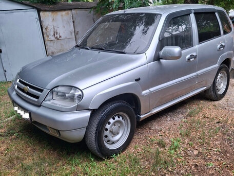 2005 Chevrolet Niva I, серебристый, 270000 рублей, вид 2