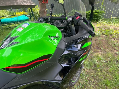 2022 Kawasaki Ninja 400, зелёный, 650000 рублей, вид 3