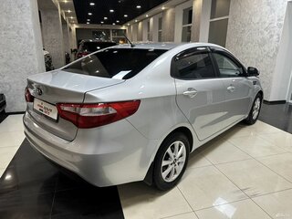 2013 Kia Rio 4-speed III, серебристый, 1135000 рублей, вид 5