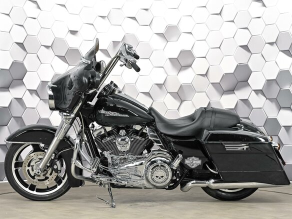 2011 Harley-Davidson Street Glide, чёрный, 1049000 рублей - вид 2