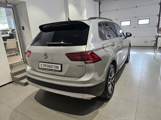 2019 Volkswagen Tiguan II, серебристый, 2399000 рублей, вид 4