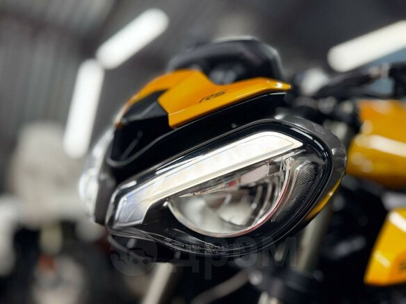 2023 Triumph Street Triple, жёлтый, 1170000 рублей - вид 7