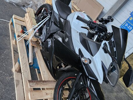 2017 Suzuki GSX-R 250, белый, 370000 рублей, вид 3