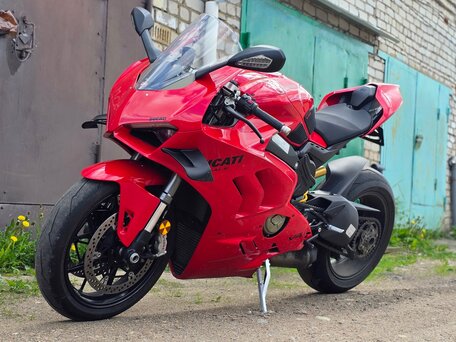 2023 Ducati Panigale V4, красный, 2280000 рублей, вид 2