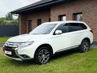 2017 Mitsubishi Outlander III Рестайлинг 2, белый, 2000000 рублей, вид 2