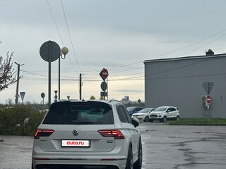 2017 Volkswagen Tiguan II, белый, 2465000 рублей, вид 4