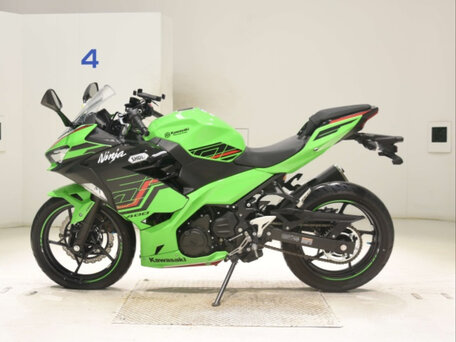2024 Kawasaki Ninja 400, зелёный, 620000 рублей, вид 2