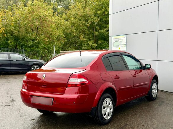 2008 Renault Megane II Рестайлинг, красный - вид 3
